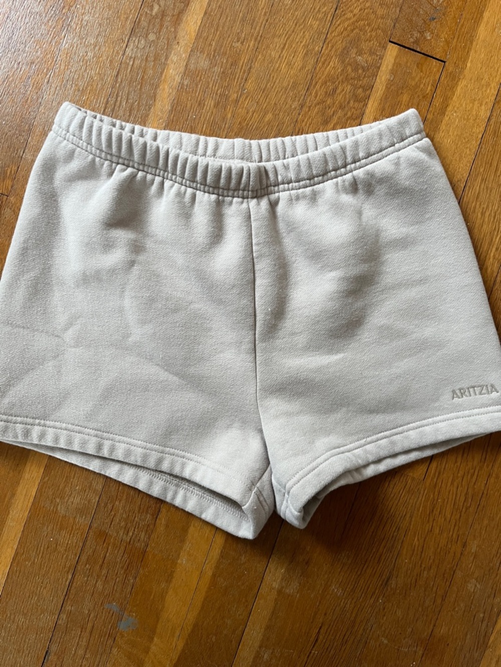Aritzia Marconi beige perfect fit hi rise mini shorts